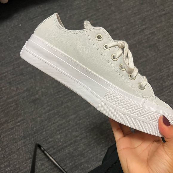 Converse Shoes - Platform low top converse US 7